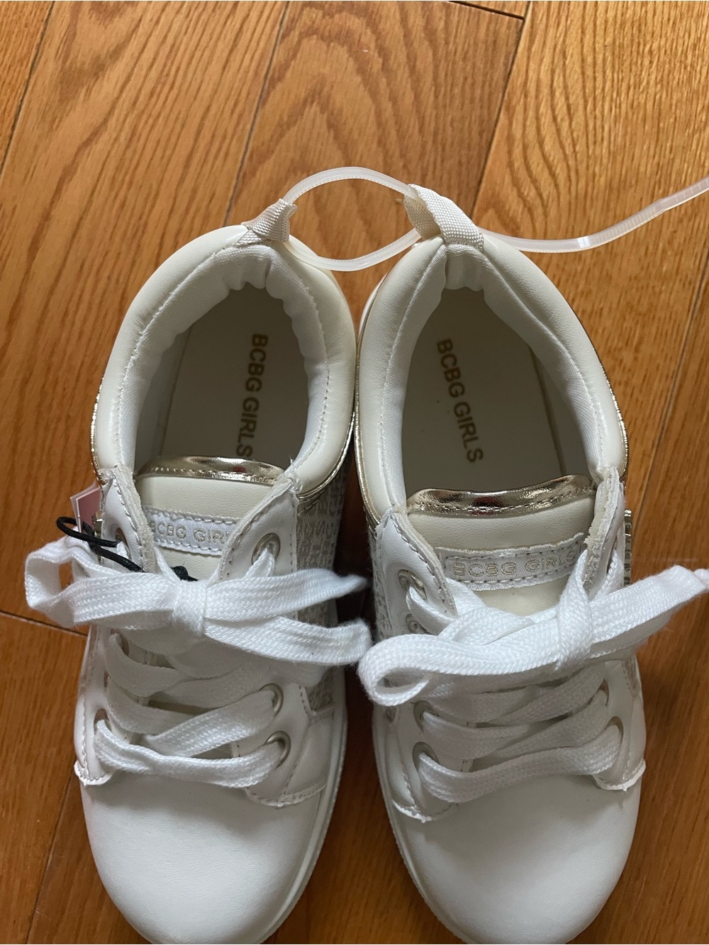 Nwt BCBG Kids' White and goldFashion Sneakers size 1M - Picture 4 of 7